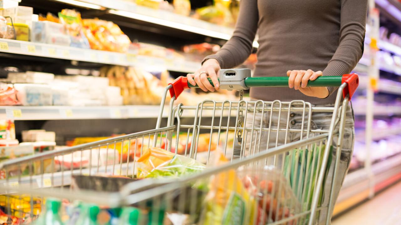 Более 35% доходов жители региона тратят на еду