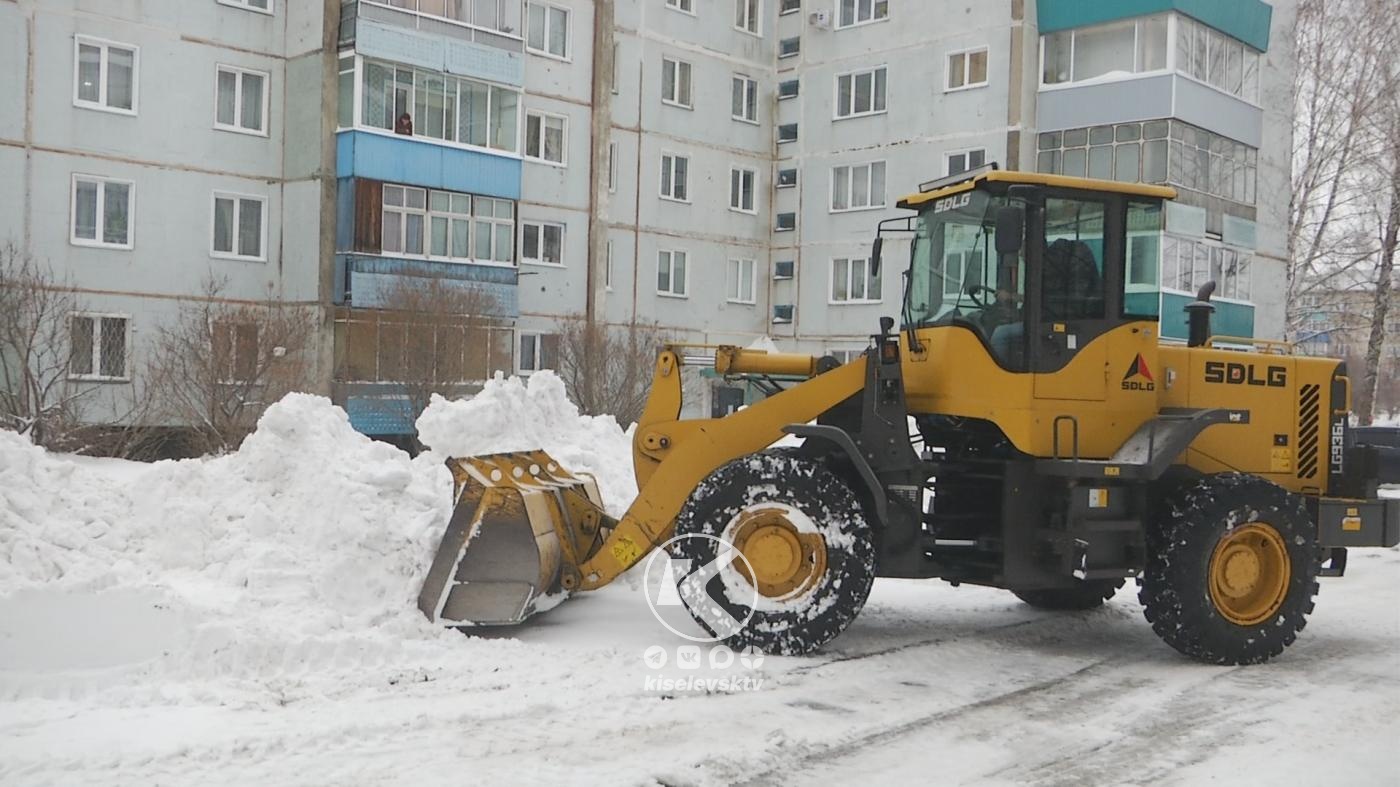 Снегоборьба продолжается 