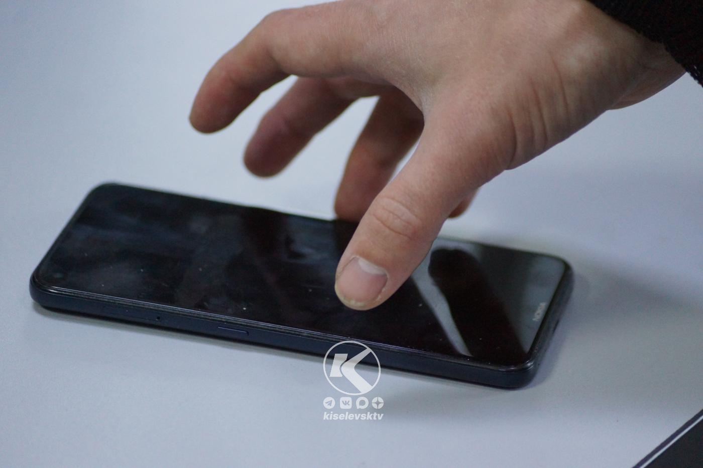 Житель Белова предстанет перед судом по обвинению в краже телефона у пассажира