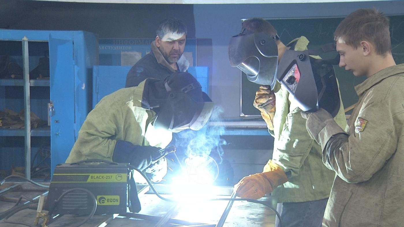 Студенты горного техникума соединяют практику с заботой о вечном