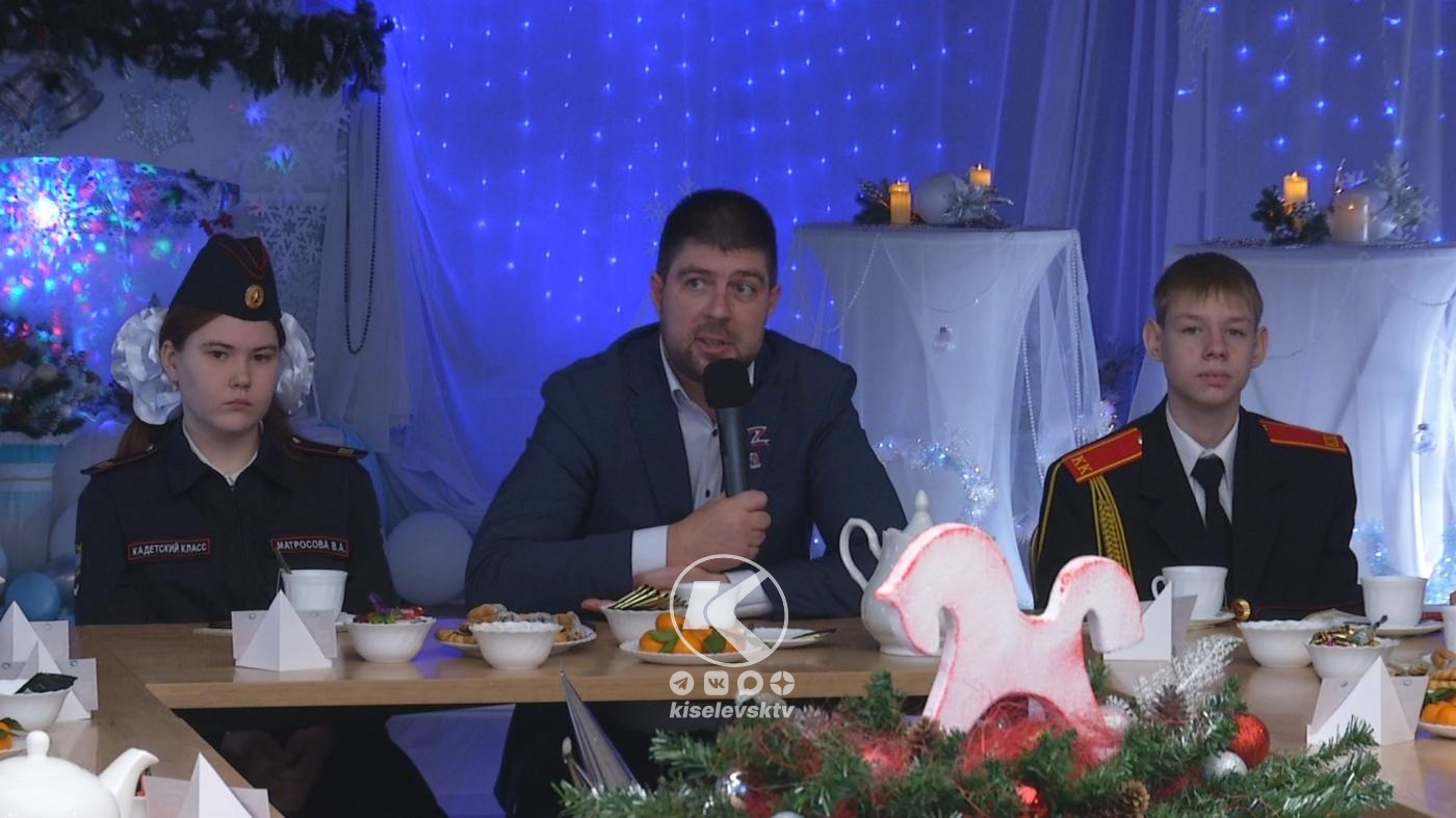 Кирилл Балаганский встретился с киселевскими отличниками 