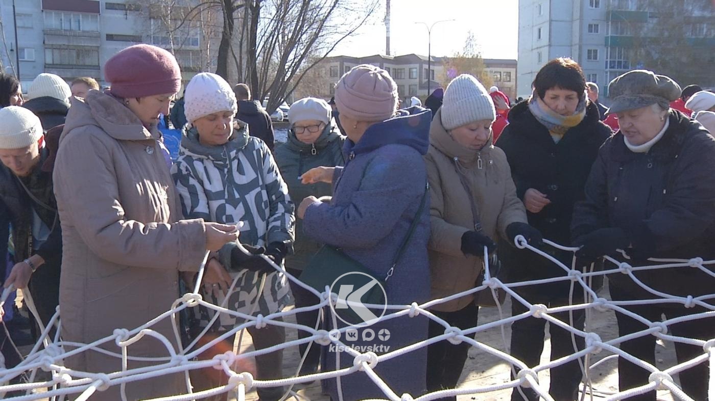 Горожане приняли участие в благоустройстве парка «Весенний» 